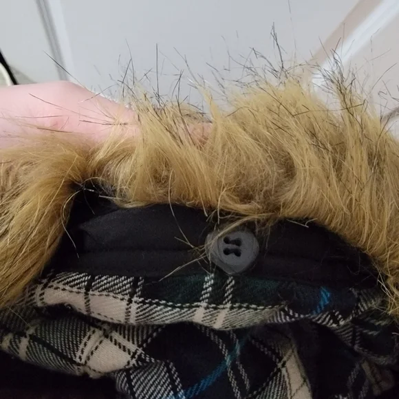 Medium Love Tree Black and Plaid Faux Fur Hooded Puffer Vest - Picture 3 of 7